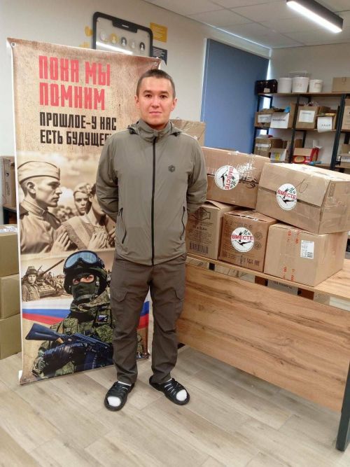 «Вы вдохновляете нас»: волонтеры Актаныша передали масксети и гостинцы бойцу СВО