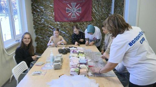 «Подушки, браслеты и дроны»: в клубе «Барс» юных нижнекамцев учат помогать бойцам