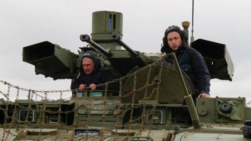 «Башня сама находит угрозу»: как в тылу СВО осваивают БМПТ «Терминатор»